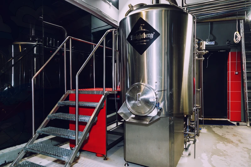 Старейшая крафтовая пивоварня в центре Петербурга (18+)