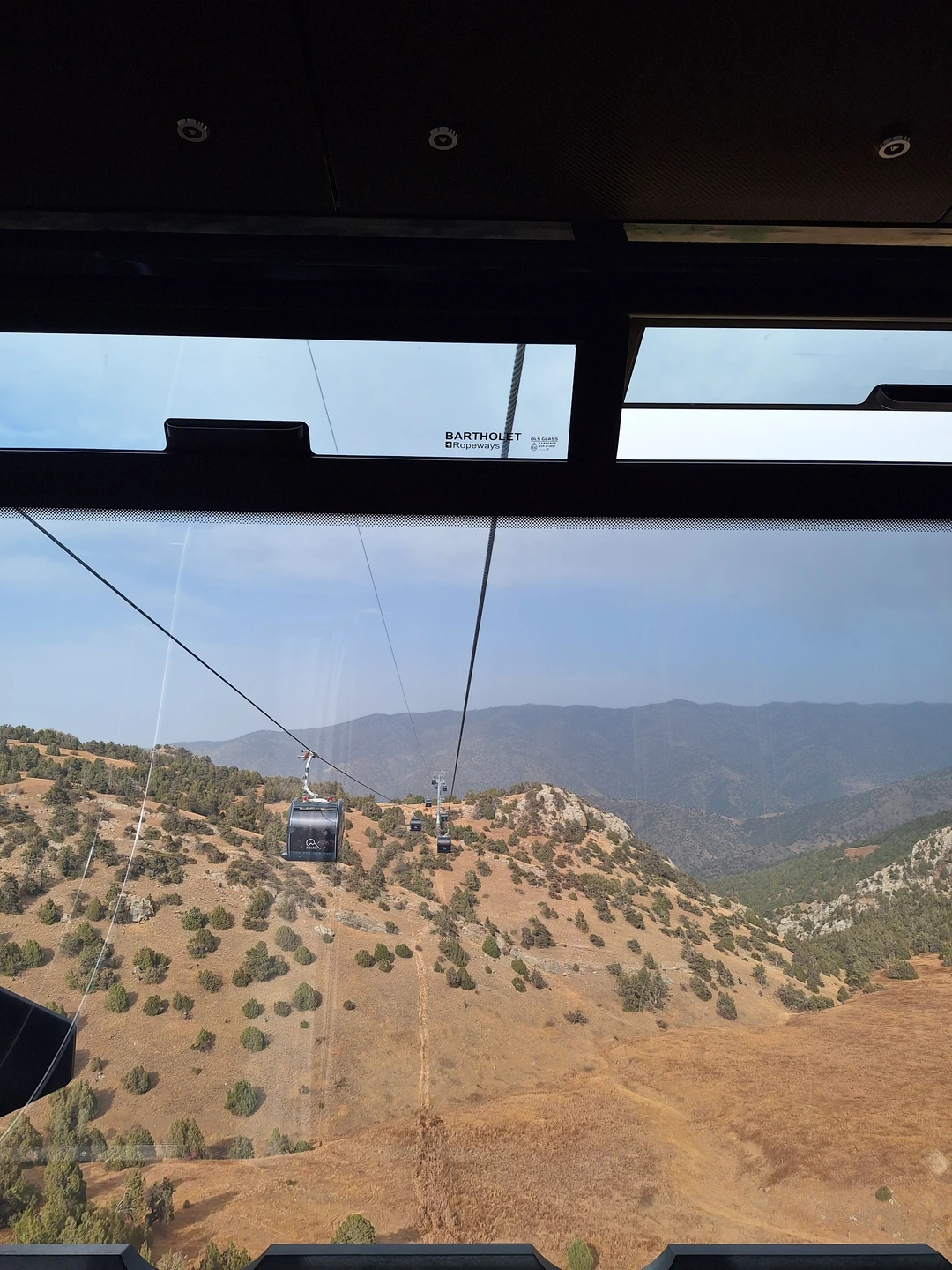 Вместо Шохруха экскурсию провёл его отец, Фируз. Дорога до Зааминского национального парка заняла около 4 часов