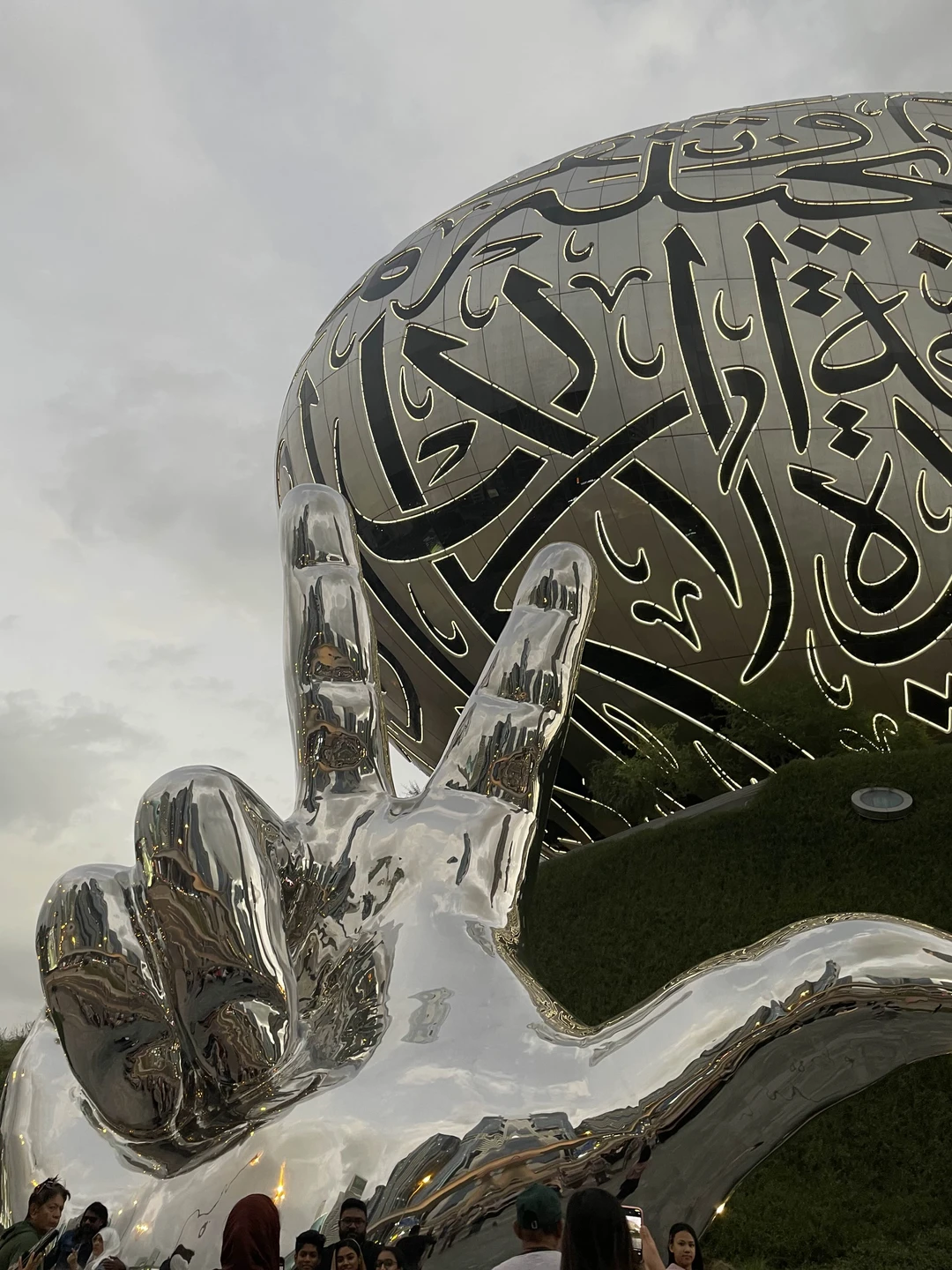 На каждую локацию немного времени, но это обзорная экскурсия, она дает представление куда можно добраться следующим раз своим ходом