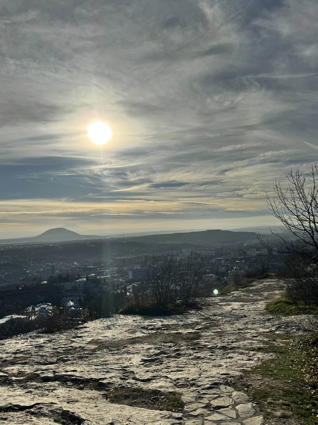 Были на обзорной экскурсии по Пятигорску, которую вела Наталья, отзывчивая и позитивная, она погрузила нас в