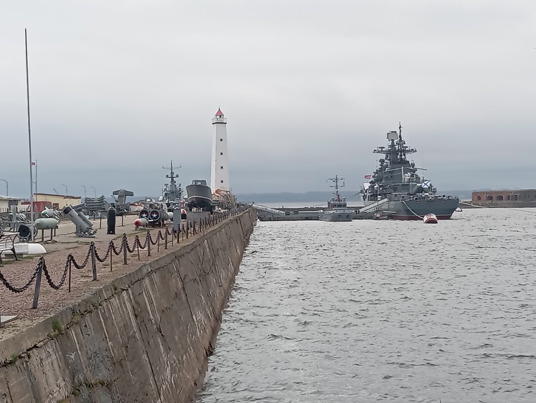 Экскурсия 3 в 1: Кронштадт + батарея Демидов + заказник Западный Котлин (Марина)