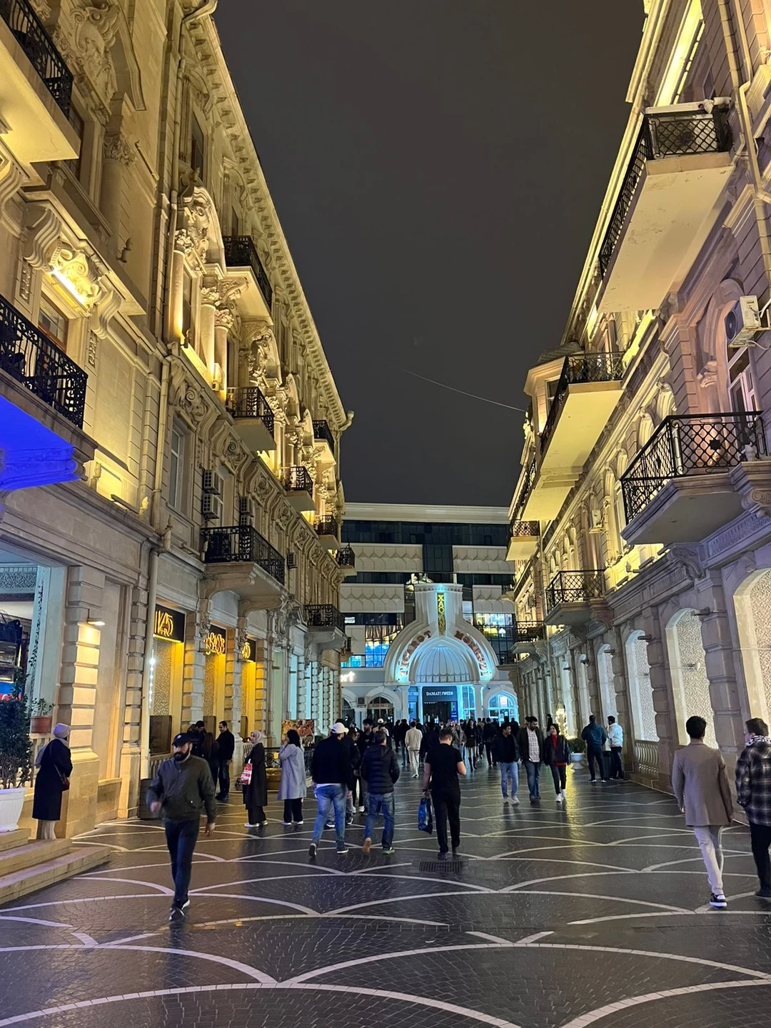 После посещения города Баку хотим оставить отзыв о экскурсии, которую провел для нас харизматичный гид Рауль