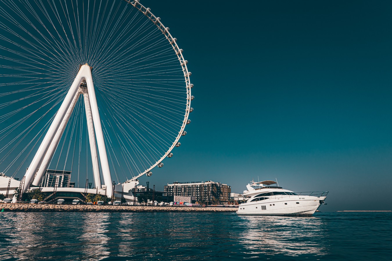 Дубай в стиле люкс: на яхте вдоль побережья