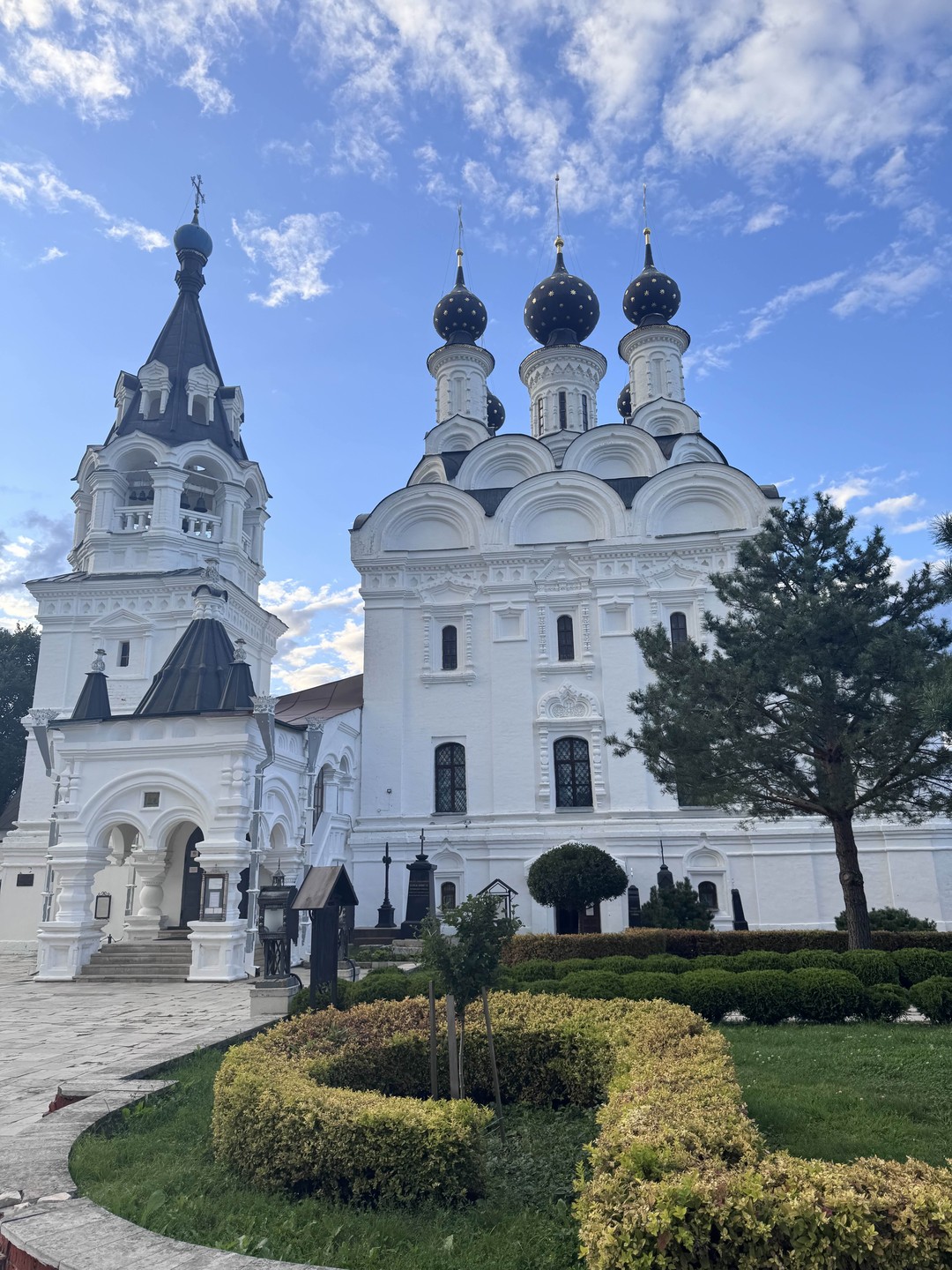 Брали индивидуальную экскурсию, у нас была прекрасная Екатерина!) Спасибо ей за нестандартное видение прогулки, веселая, жизнерадостная