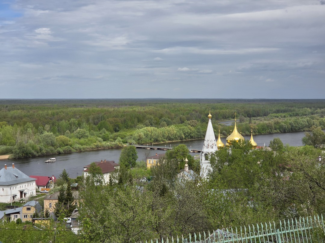 Не ожидали, что получим столько много эмоций от маленького города! Надежда все очень интересно рассказывала, рекомендовала куда ещё можно заглянуть