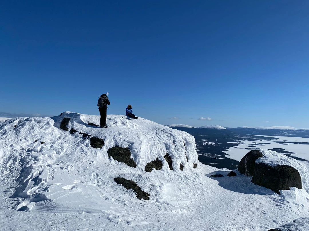 С погодой повезло. Гид Юля была заряжена хорошим настроением, интересно и не навязчиво рассказывала о природе