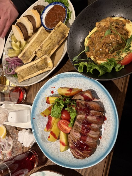 Впечатления потрясающие! нашей экскурсией занималась Наталья. Она настолько все здорово организовала, что наша экскурсия прошла на