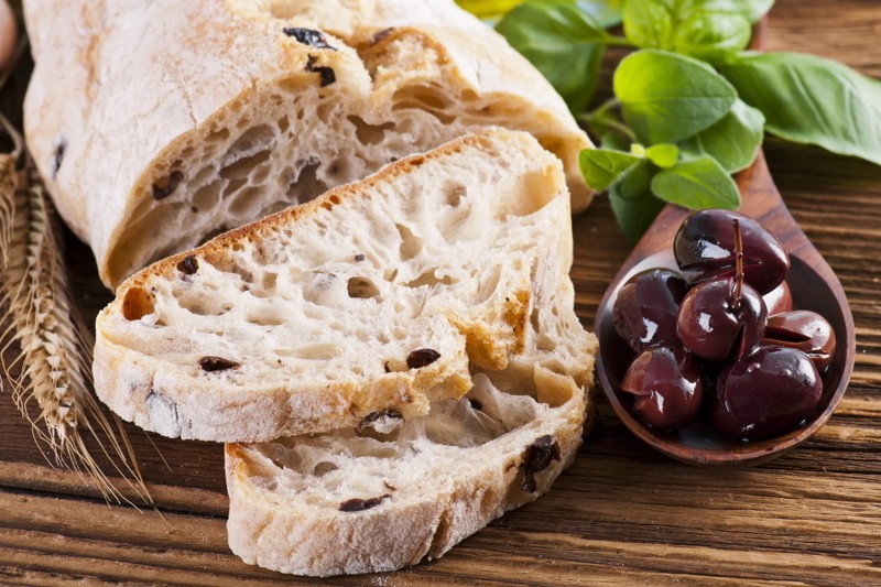 Три кита греческой кухни: хлеб, вино и олива