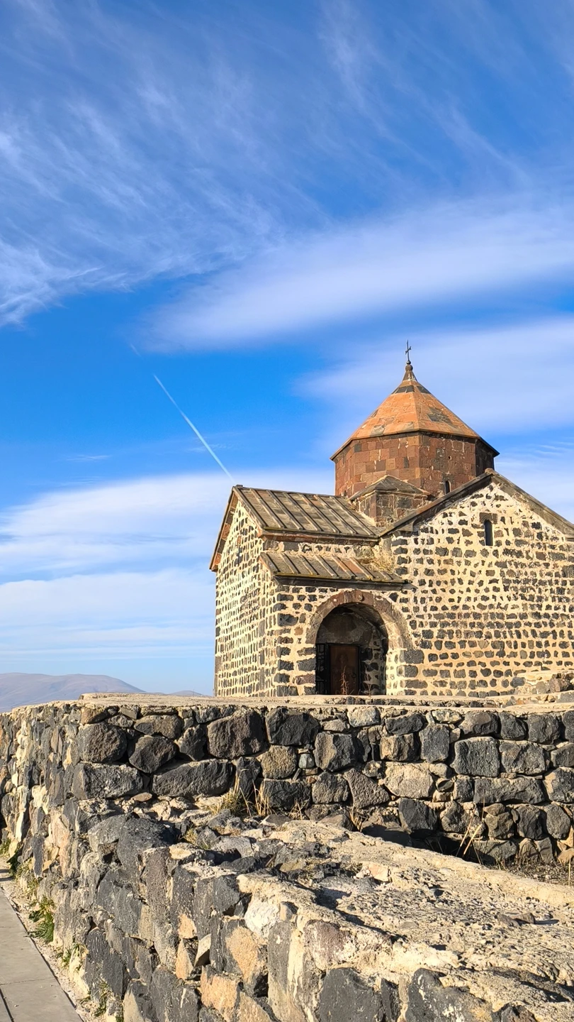 Хочу от всей души поблагодарить нашего гида Арарата за невероятное время, проведённое в Армении — от меня лично и от всей моей семьи