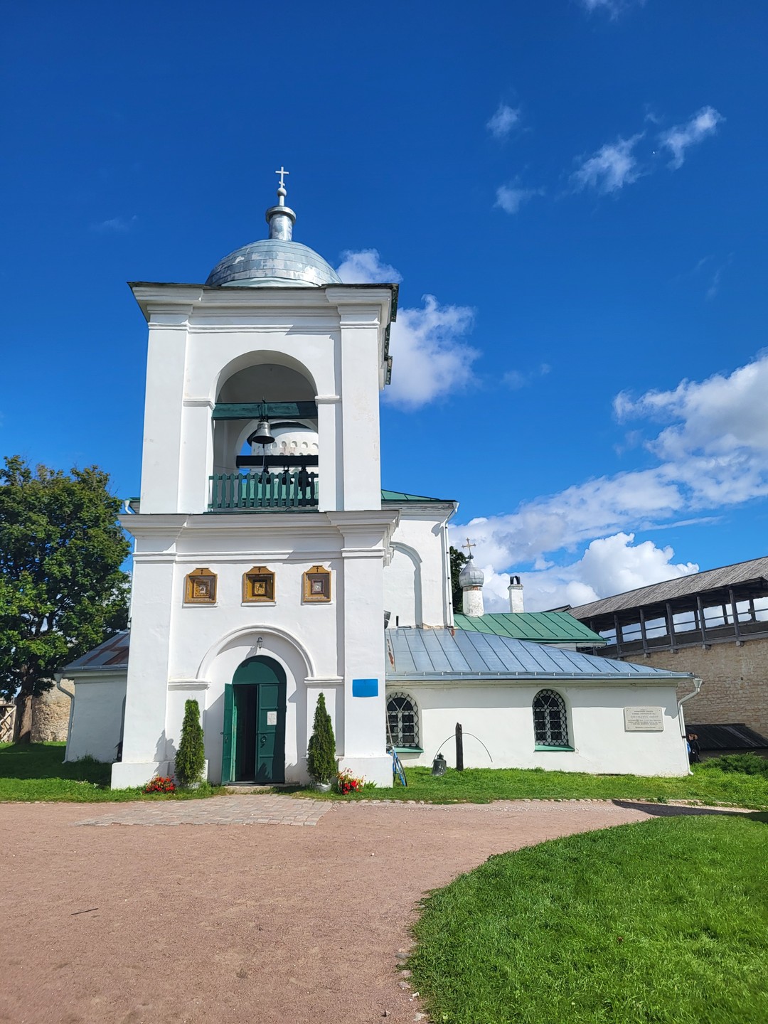 Автобусная экскурсия из Пскова в Изборск и Печоры (Карина)