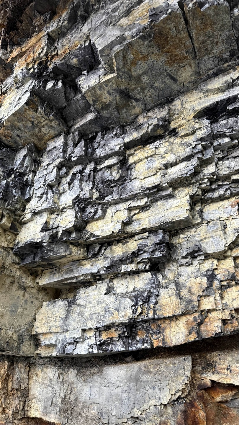 Алексей отличный водитель и рассказчик, было очень интересно. Все прошло согласно плану экскурсии. Впечатления только положительные,