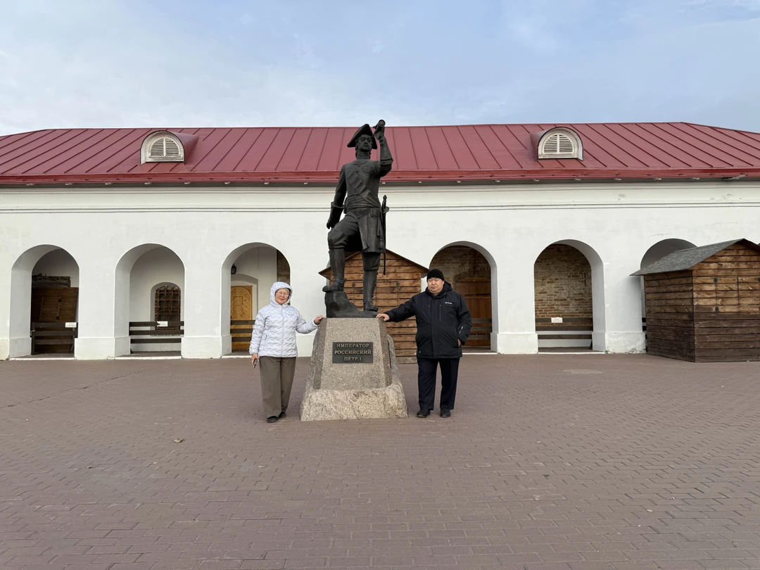 За эти два часа мы с экскурсоводом Элиной осмотрели почти все достопримечательности города Омск. Рассказала нам