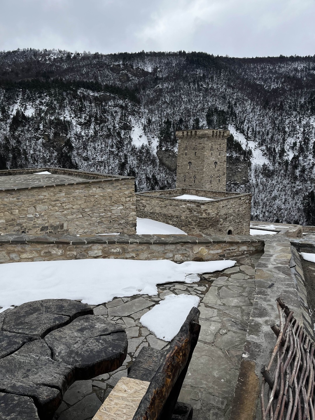 Тур очень понравился, достаточно насыщенный получился, посмотрели много интересных мест и локаций. Хамзат-опытный гид, рассказал много