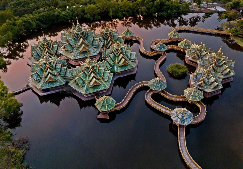 Два мира - и два главных музея Таиланда (из Бангкока)