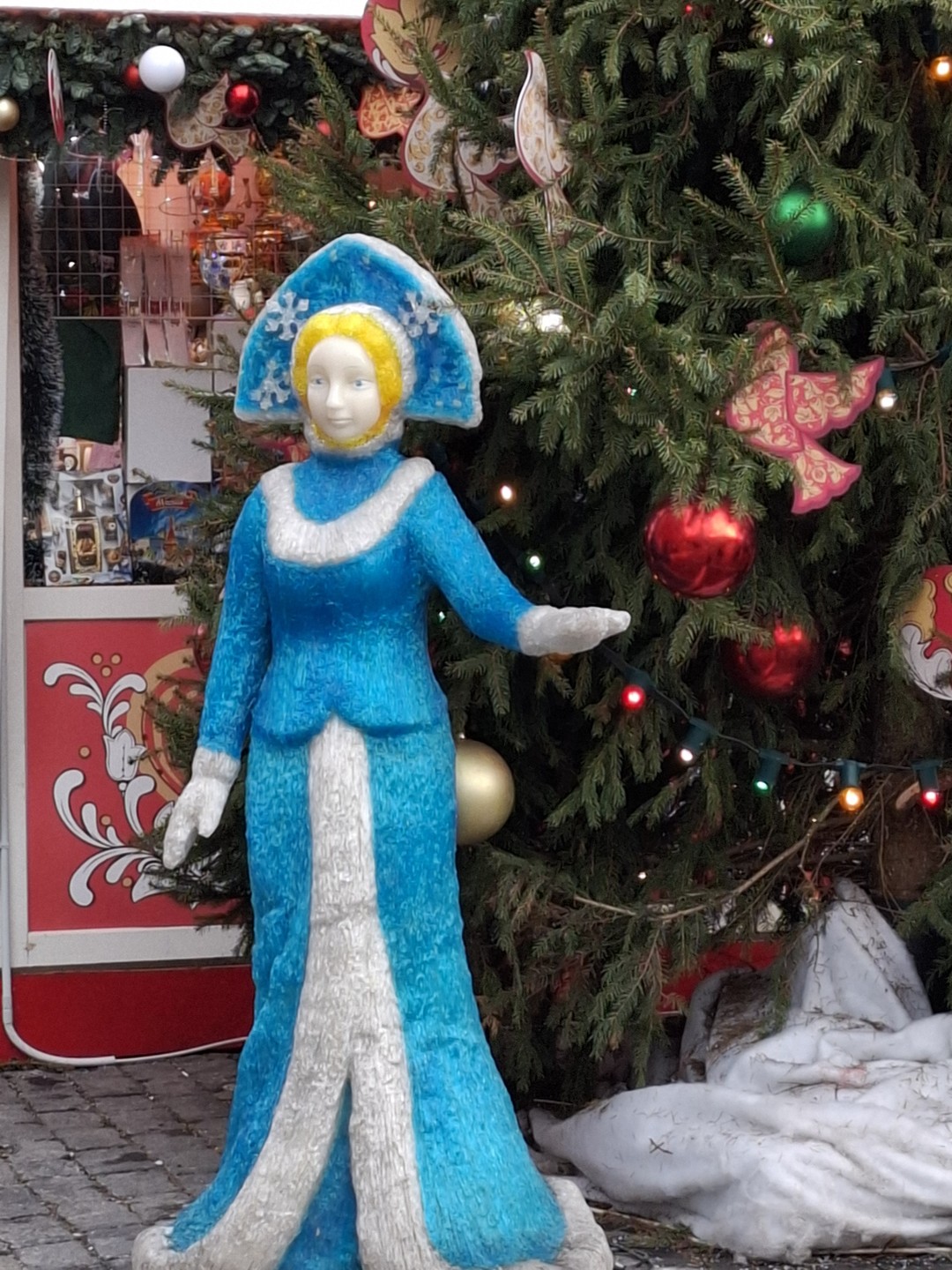 Замечательная экскурсия! Знакомые места открылись по-новому, интересные факты дополненные историческим фотографиями, подлинными открытками и артефактами. Хорошо