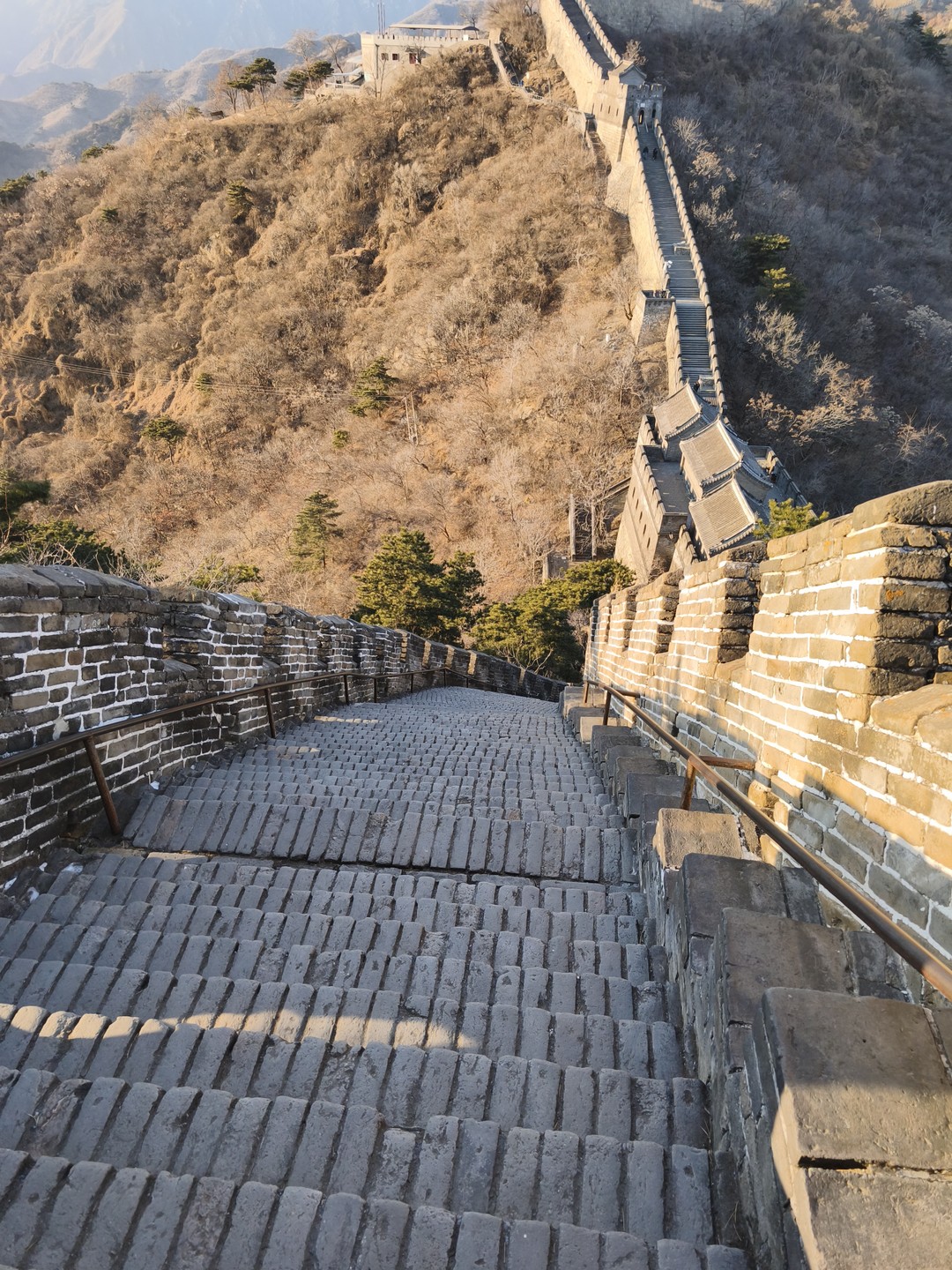 Сегодня состоялась у нас замечательная экскурсия к Великой Стене. К нам приехал (прямо к отелю) гид