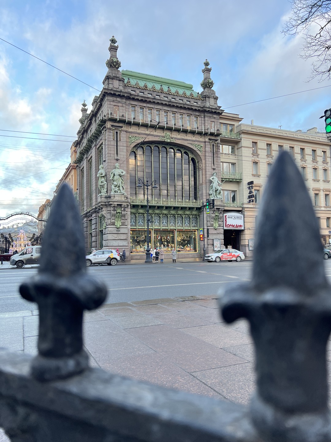 Всю жизнь живу в Петербурге, и наконец благодаря Игорю,изучила и открыла для себя самый центр города
