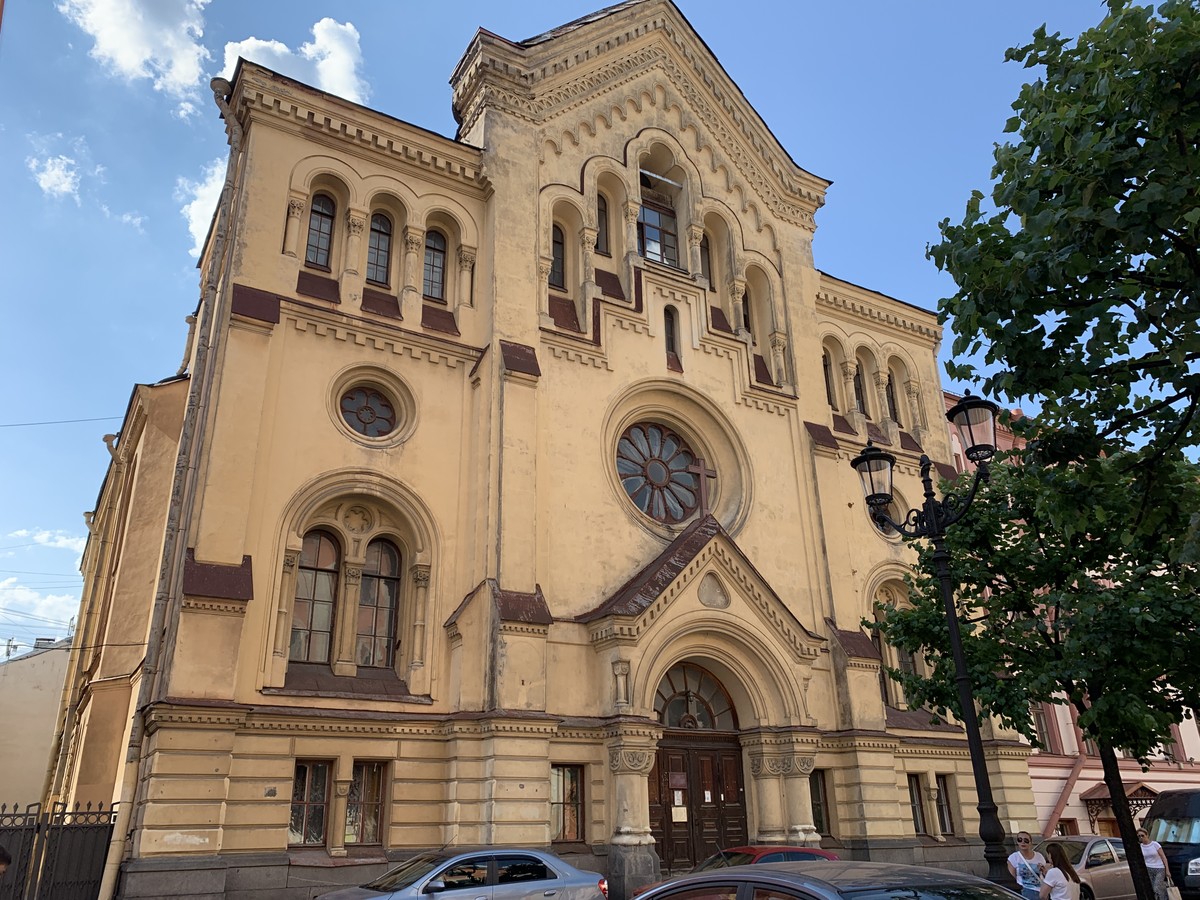 Фото Большая и Малая Конюшенные: прогулка по старинным улицам