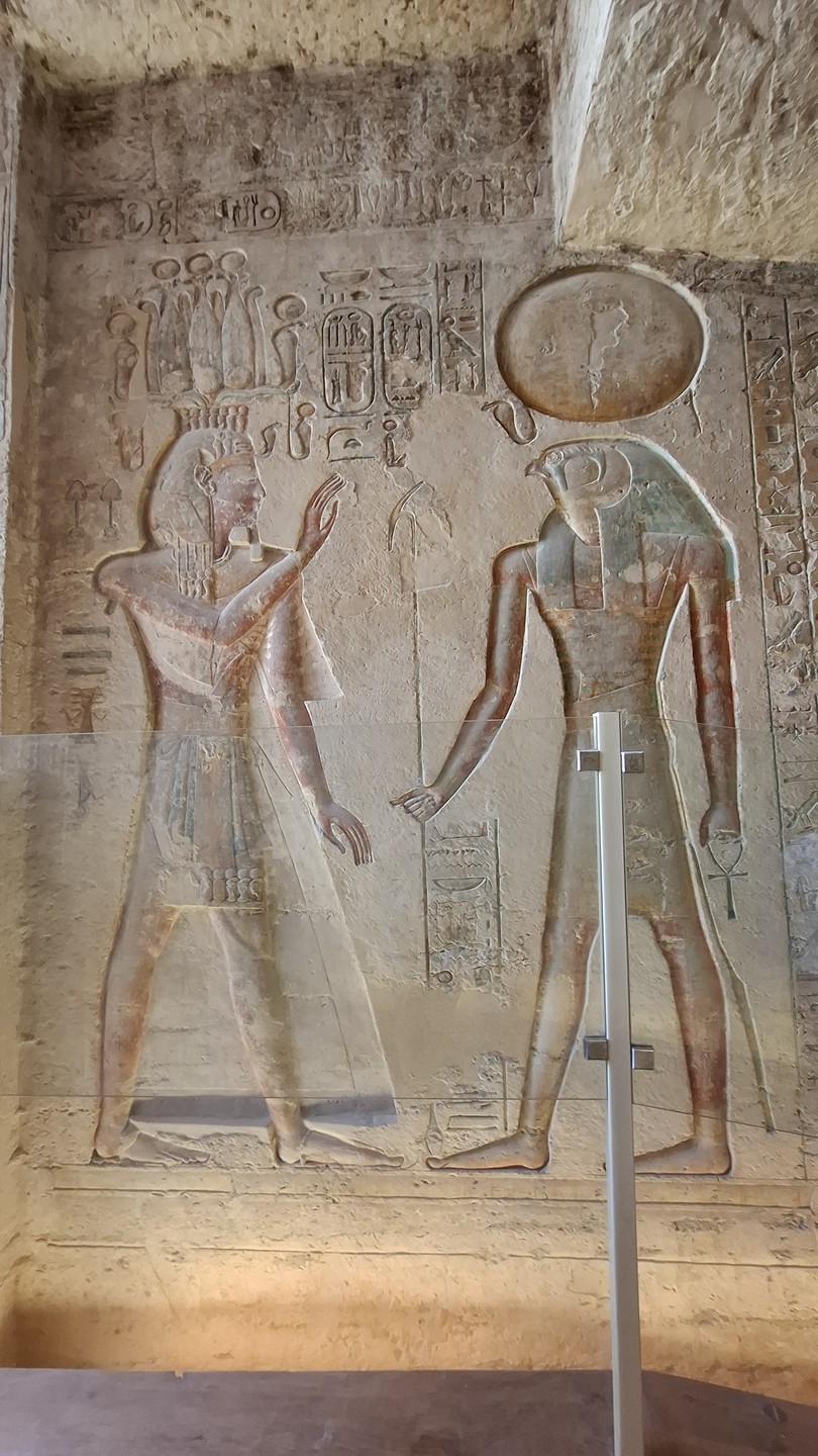 Экскурсия в Луксор с гидом Абдалой и водителем Айзеком оказалась фантастической. Машина приехала вовремя. За разговором