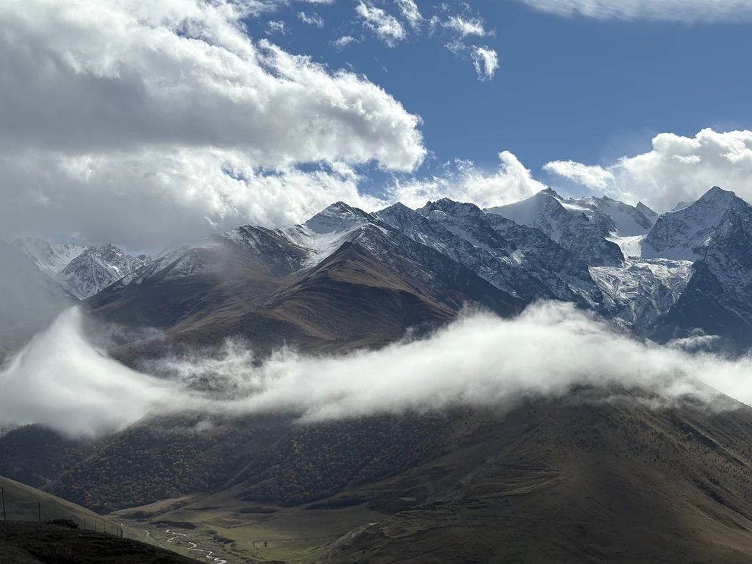 Очень интересная, познавательная, с невероятными видами экскурсия! Огромная благодарность экскурсоводу Олегу! Деликатно, содержательно, с любовью к