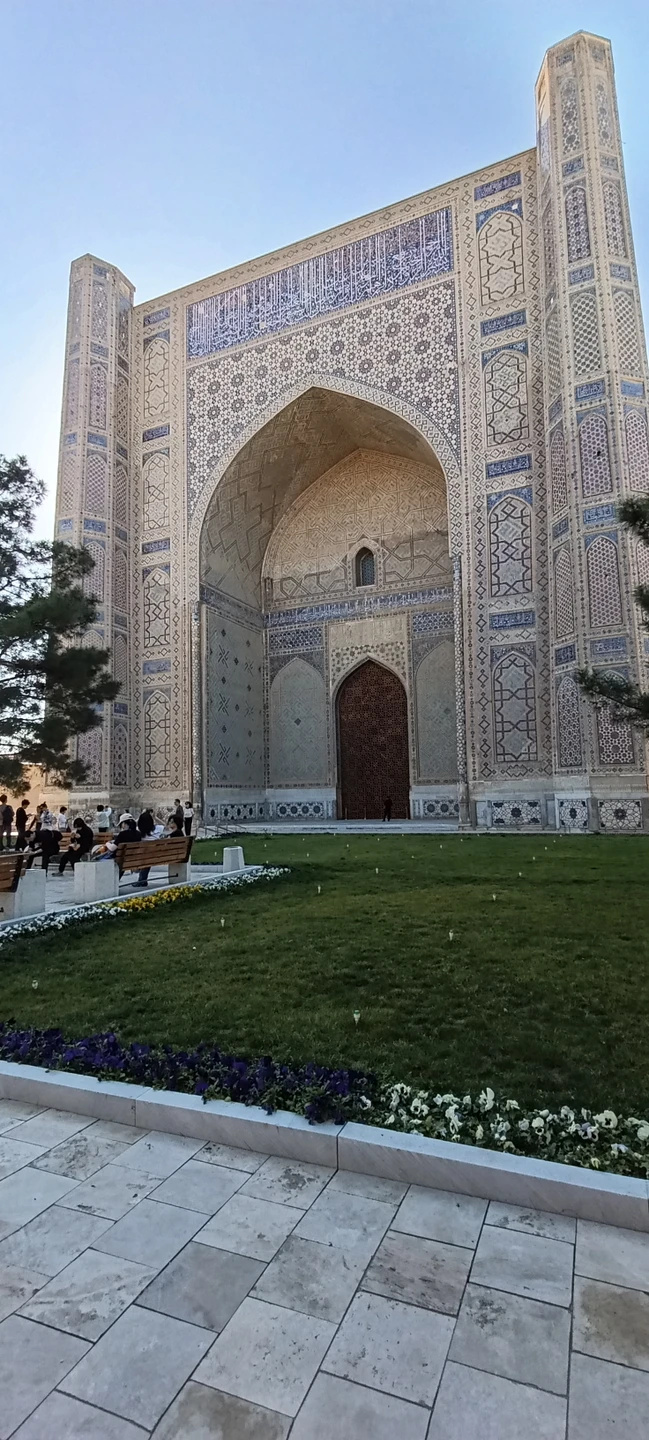 Экскурсия по Самарканду с Уткуром превзошла все ожидания! Очень подробно со знанием дела рассказывал историю Самарканда