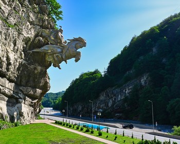 Северная Осетия: Владикавказ, горы, аланский вечер