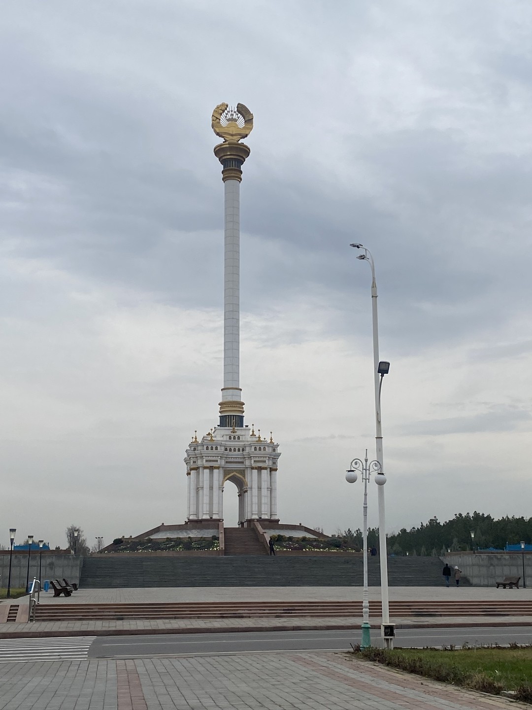 Экскурсию проводила гид Дилноза, я впечатлилась от ее рассказов, что захотелось дальше узнавать историю и достопримечательности