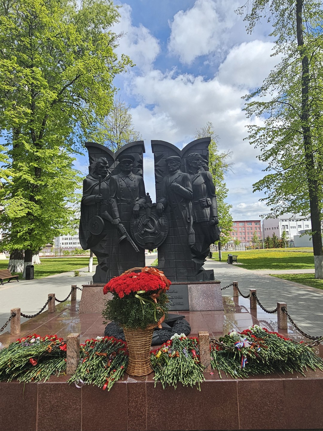 Отличная экскурсия, если вы хотите познакомиться с Тулой. Гуляли 2 часа по историческом центру информации много: