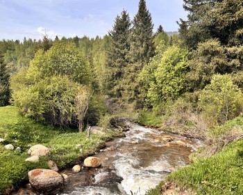 Жыргаланский каньон, прогулки в горах и ужин у камина