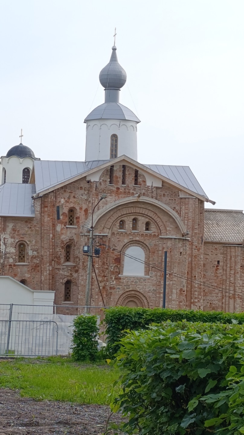 В городе не были. Экскурсия с Максимом позволила познакомиться с Великим Новгородом и понять, что четырех