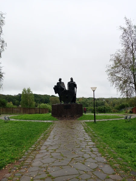 Экскурсия очень интересная и разная. Обе части вызывают разные эмоции. Очень советую к посещению