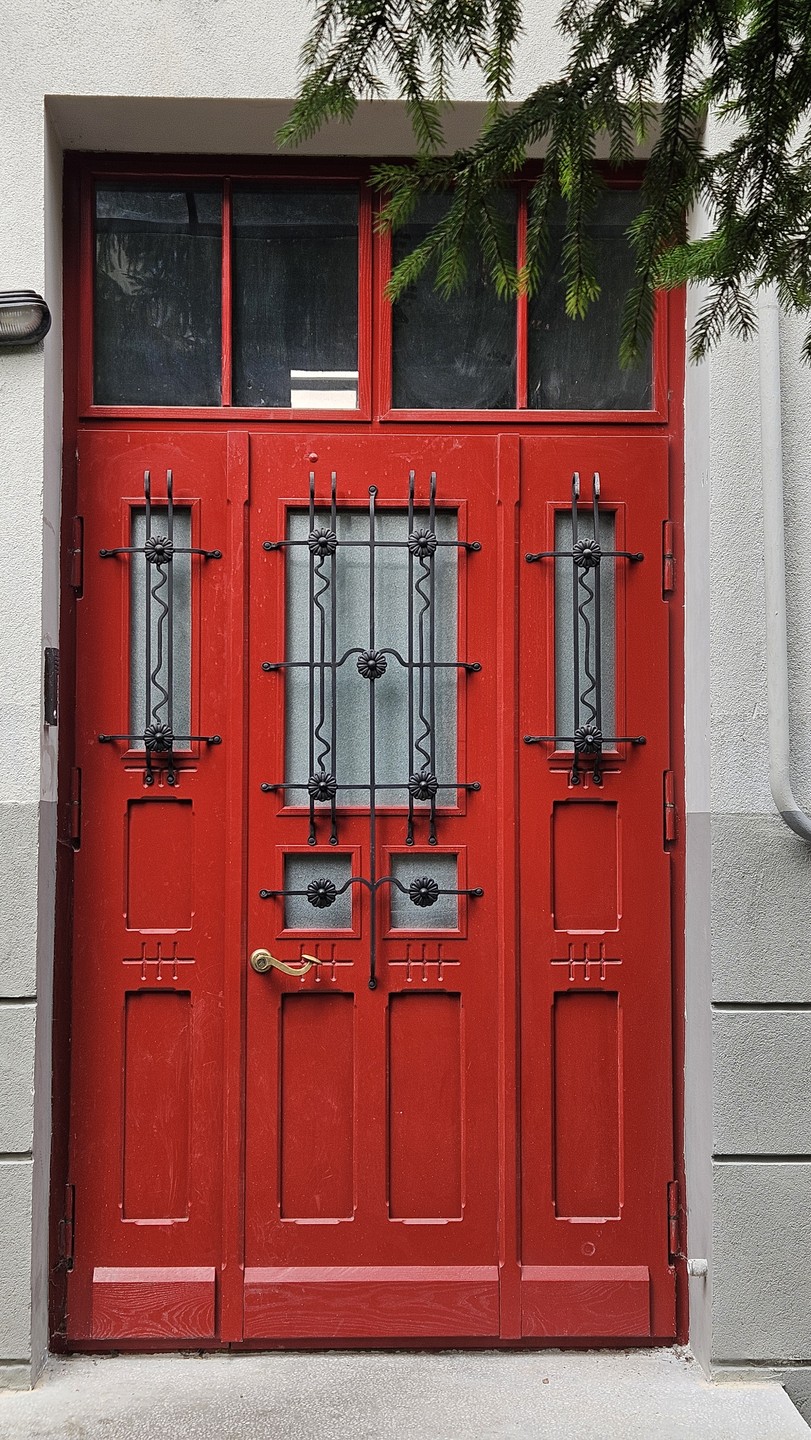 Нам очень понравилась прогулка со Светланой. Рассказ был интересным, подробным, при этом не занудным. За три
