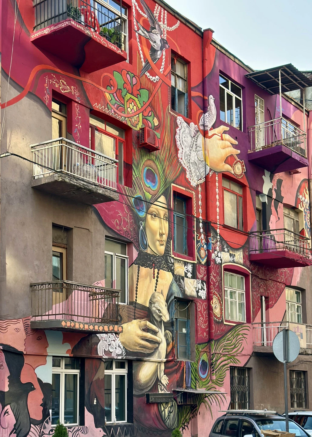 Очень нескучная экскурсия вокруг Северного проспекта и не только, Арам - старательный гид, уникально подобраны места. Рекомендую от души 🌸