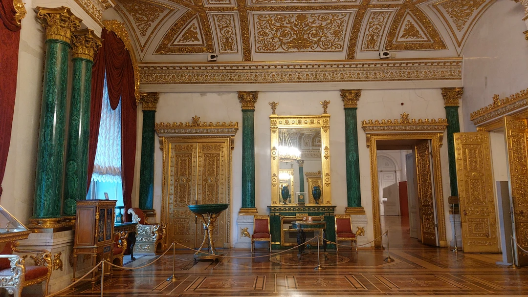 Снова в Петербурге и снова к Михаилу, но на новую экскурсию. Тема другая, а интересный рассказ