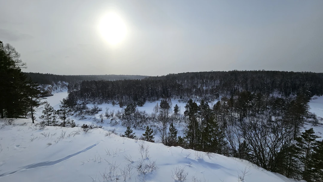 Прекрасно провели день в компании с Константином. В дороге Константин нам рассказывал про историю Урала. Вся