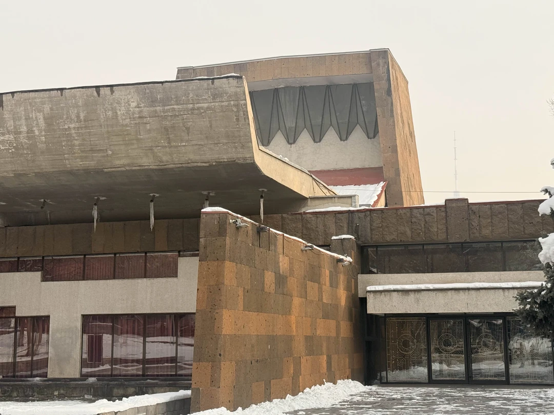 Советский модернизм в Ереване - с современным художником (Юлия)