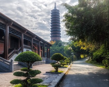 Прогулка на лодка в Чангане и пагода Бай Динь