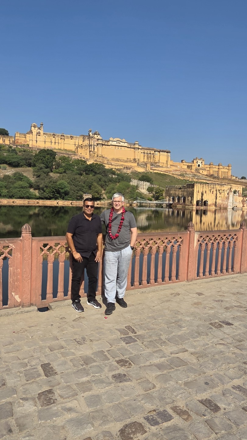 Маниш отличный гид. Посетили все значимые места в Джайпуре. И даже те, которые не попадают в