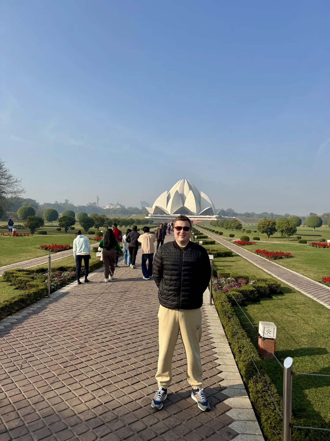 Прекрасная экскурсия! Очень доброжелательный гид Хариндра) нас встретили в отеле, на прекрасном авто! Мы увидели все