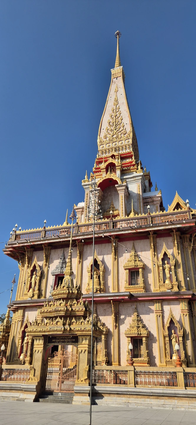 Реально лучшая экскурсия по острову! Виталий позитивный, светлый и открытый человек! Получили огромное удовольствие от общения