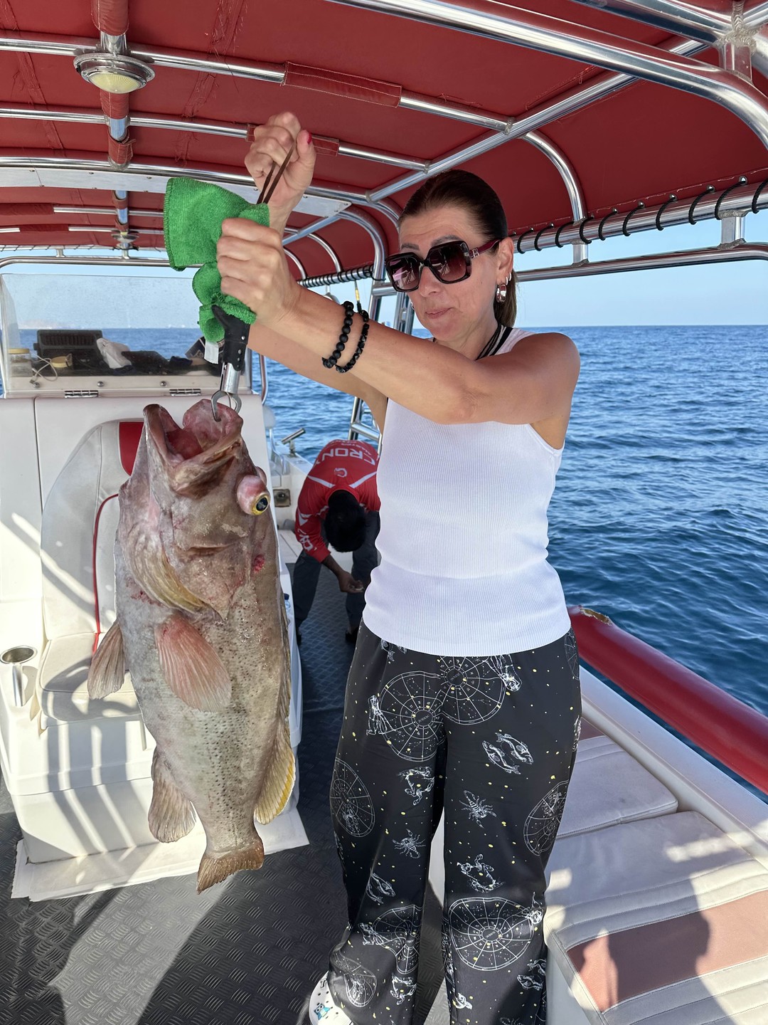 Супер путешествие!! Ловили экзотических рыб, капитан и помощник профессионалы своего дела, помогали, объясняли и все получилось