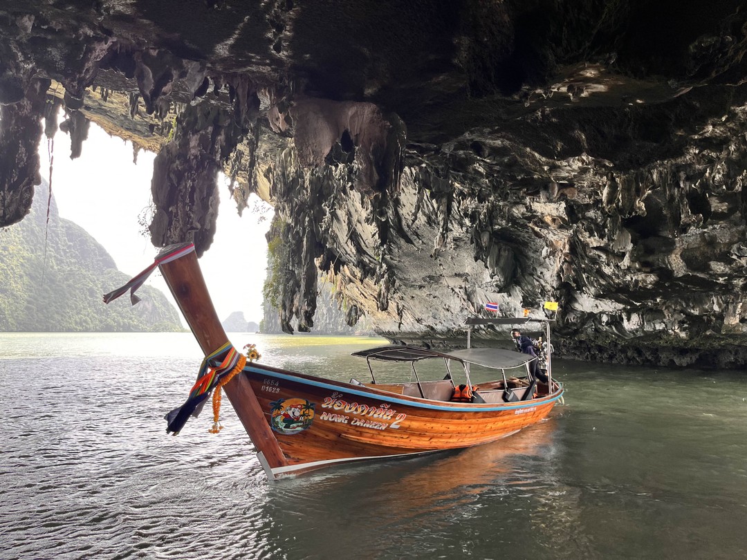 Заказали экскурсию у Елены и Ростислава и не пожалели. Познавательно, насыщенно, интересно. Ростислав прекрасный рассказчик. Видно,