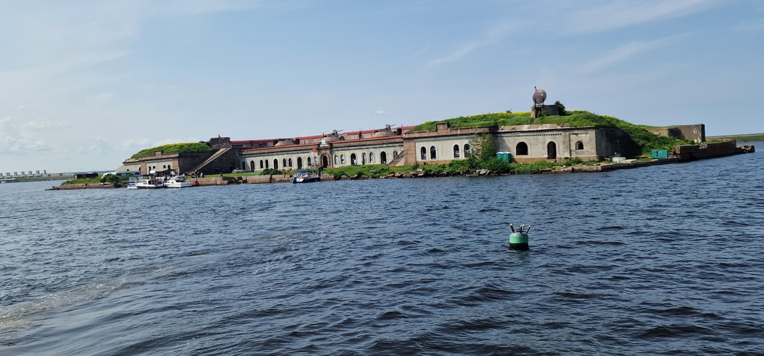 Экскурсия превзошла все нвши ожидания, даже поднимались внутри маяка. Посещение реального форда с высадкой. Отличный Гид