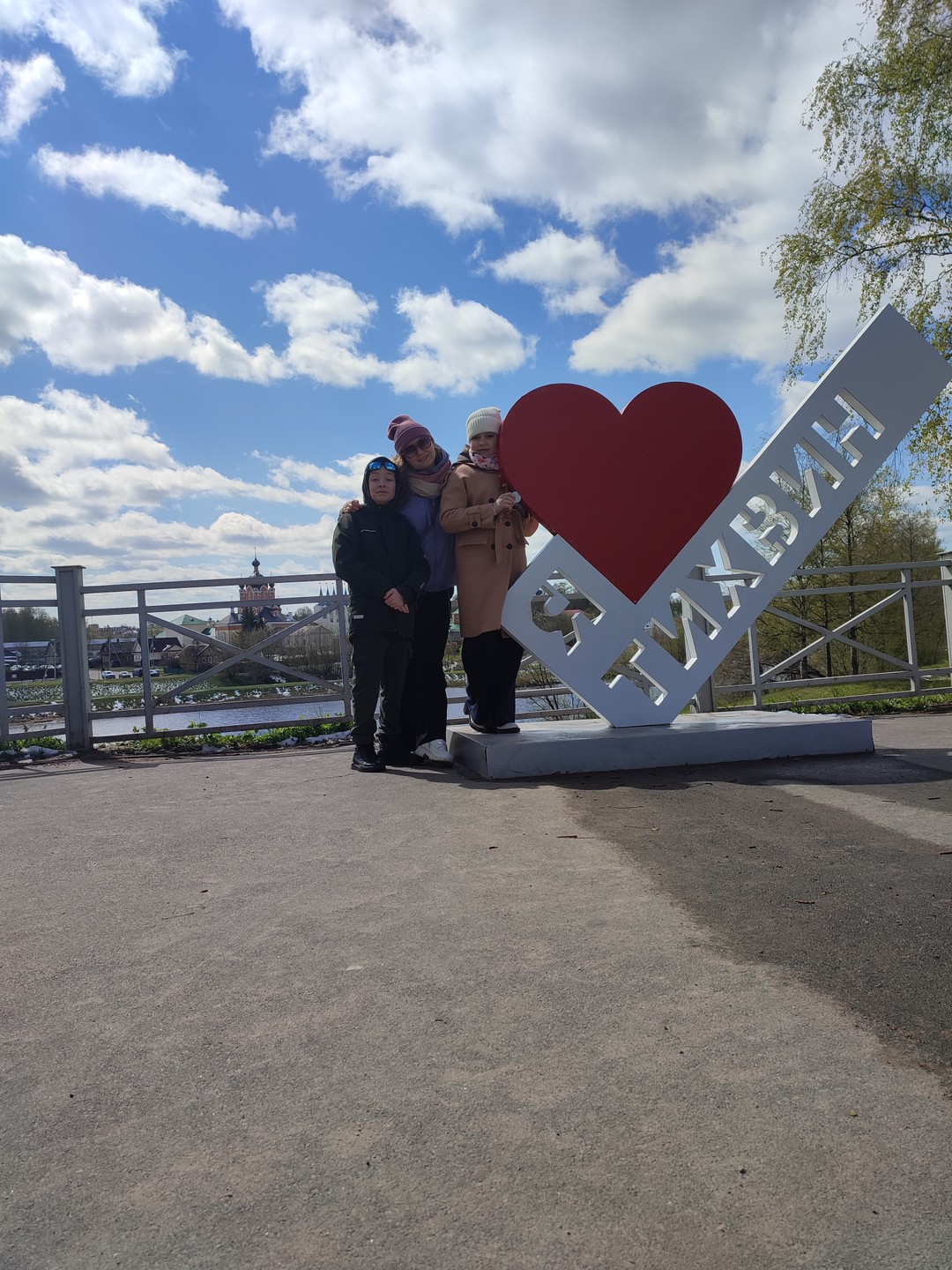 Были на экскурсии-квесте с детьми 10 и 13 лет. Дети в восторге! Увлекательная детективная история, прекрасная