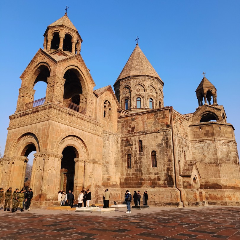 Трансфер из аэропорта в Ереван (или наоборот) с заездом в Эчмиадзин (Анастасия)