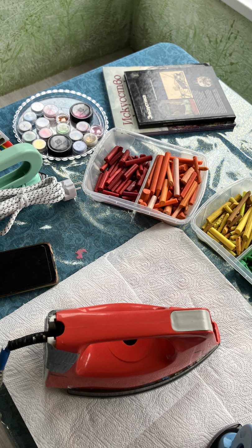 Была в январе у Полины на мастер-классе по энкаустике. Это было новое впечатление и интересная техника!