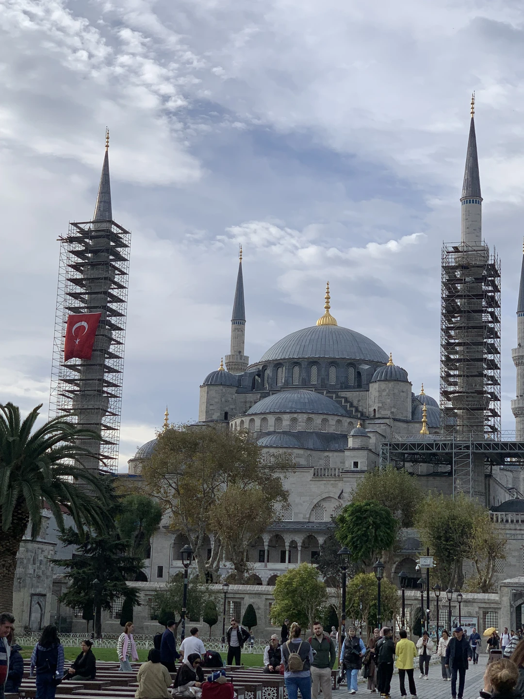 Экскурсия с Гюрканом стала настоящим украшением нашей поездки в Стамбул. Он очень внимательный, доброжелательный и невероятно