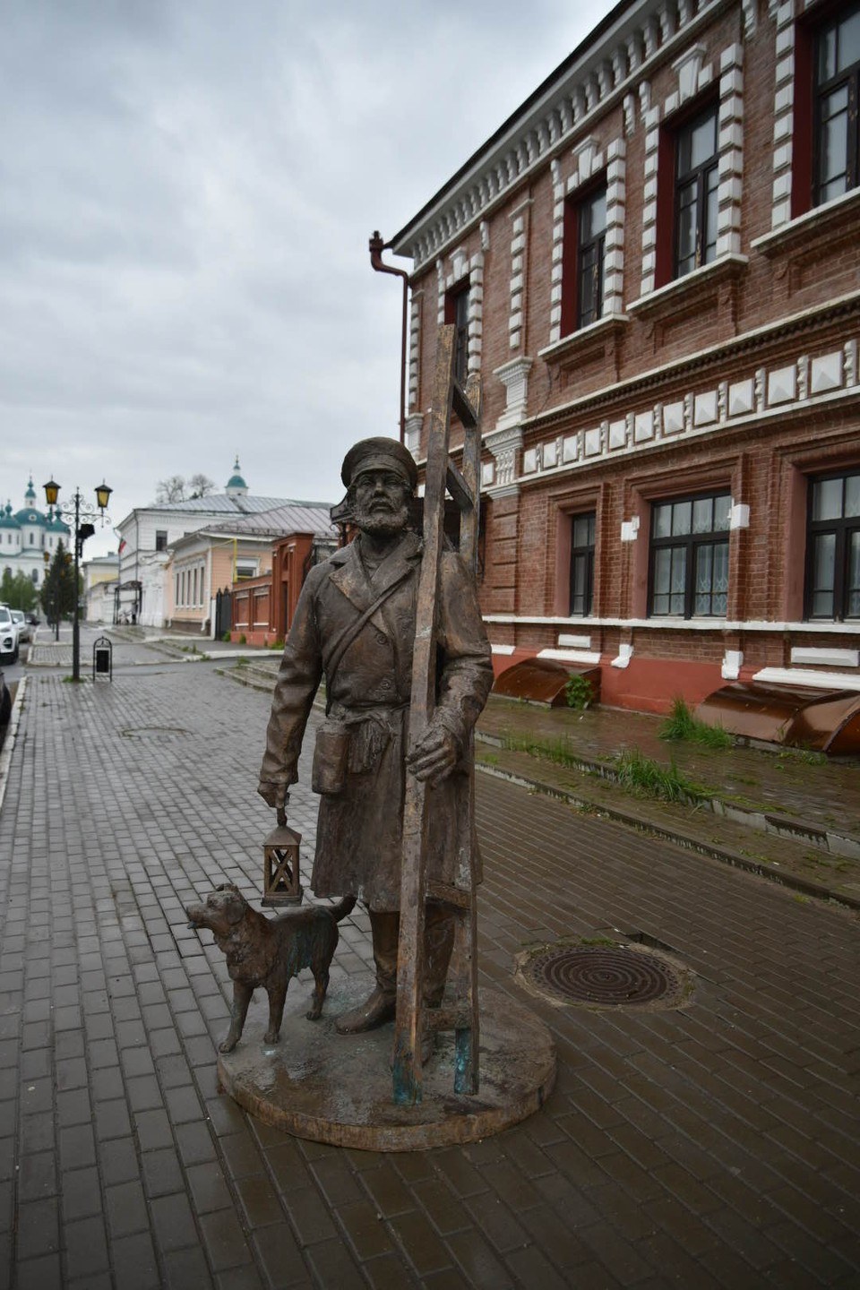 Отличные гид-сопровождающий и гид-экскурсовод по городу! Прекрасные экскурсоводы в музее! Но очень мало времени на сам
