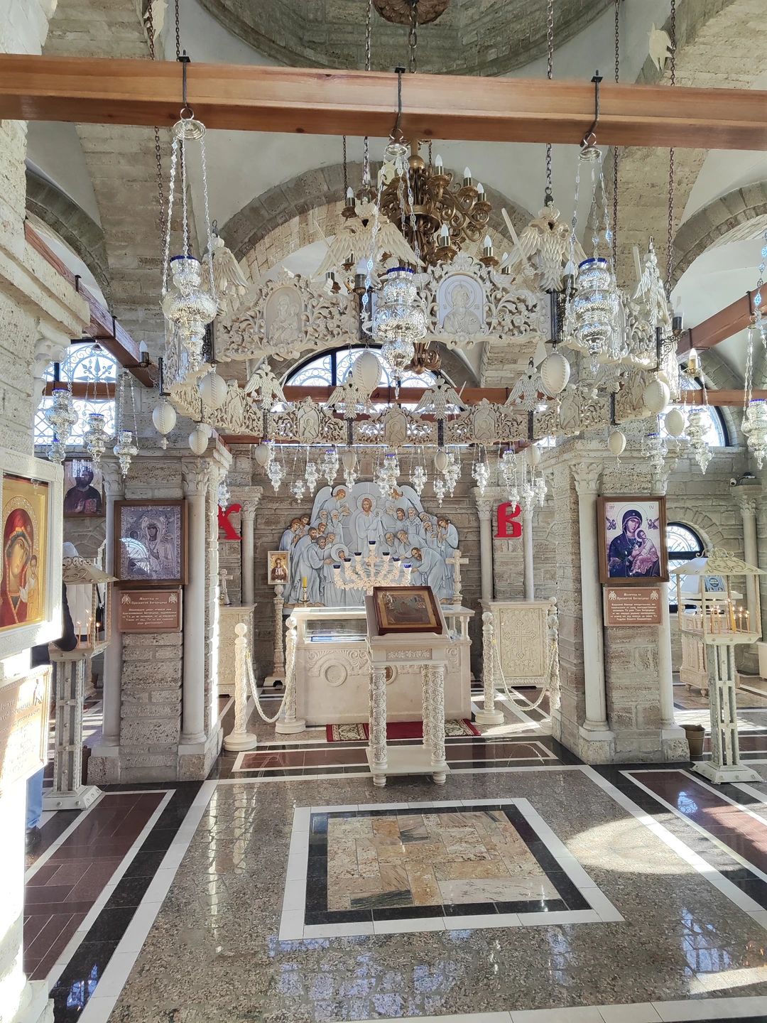 Александру, большое спасибо за экскурсию. Очень содержательно и комфортно. За 7 часов посмотрели очень много достопримечательностей