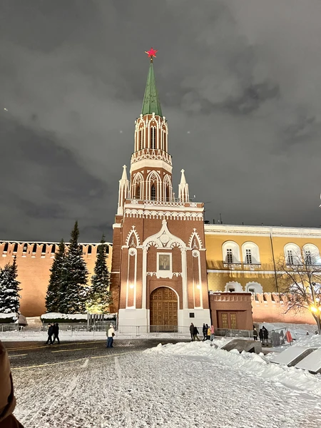 Скмые замечательные эмоции остались от экскурсии! Огромная благодарность Сергею! Очень доступно, интересно, познавательно рассказывает для всех